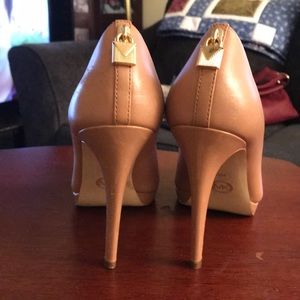 Tan Michael kors heels 7 1/2